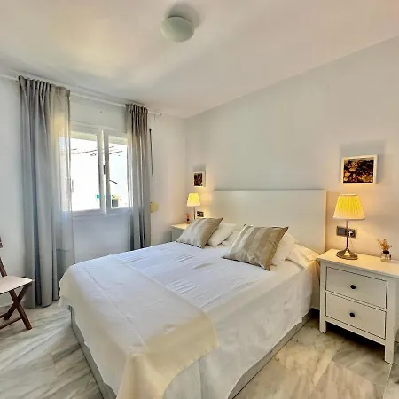 Lunamar Front Line - Eaw Homes Apartment